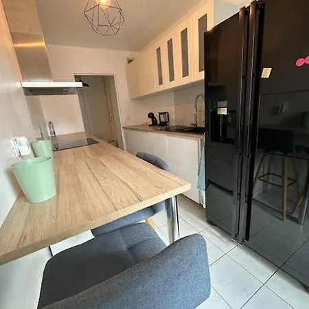 Comfortable Two Bedroom Flat Near Paris By Tube Appartamento *